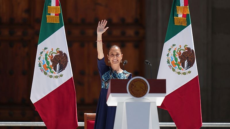 Mexicans celebrate with President Sheinbaum after US tariff delay