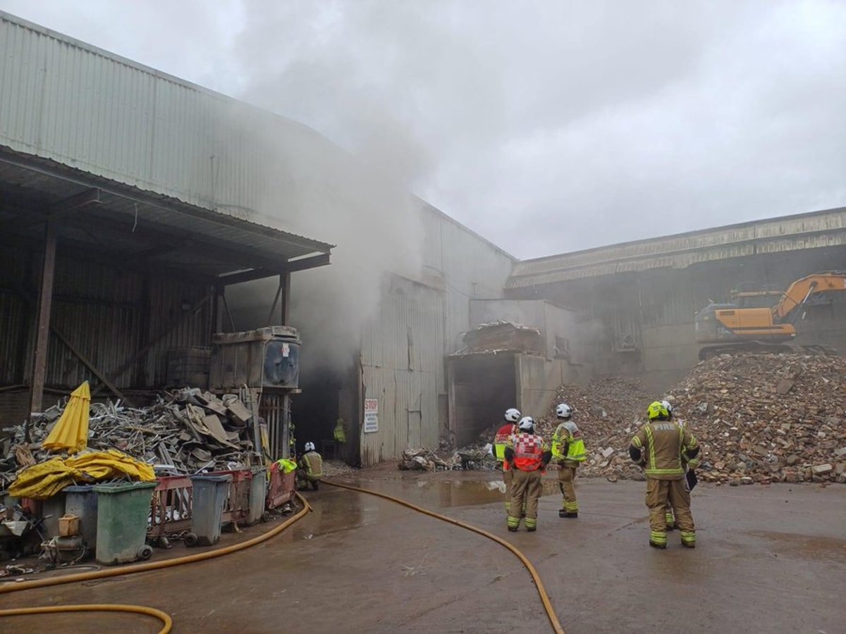 Croydon warehouse fire: 80 firefighters battle huge blaze as area locked down