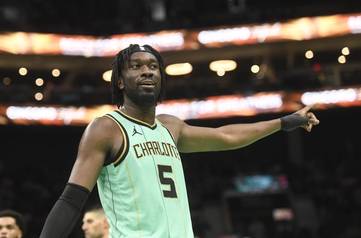 Hornets Trade Mark Williams To Suns For Two First-Round Picks
