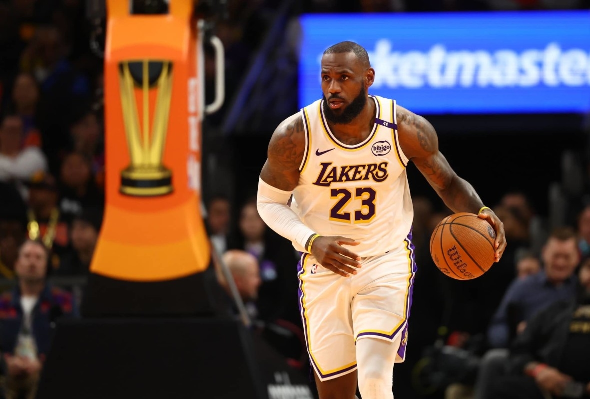 LeBron James Speaks Out After Viral Photo Sparked Rumors Of A Cavaliers Reunion