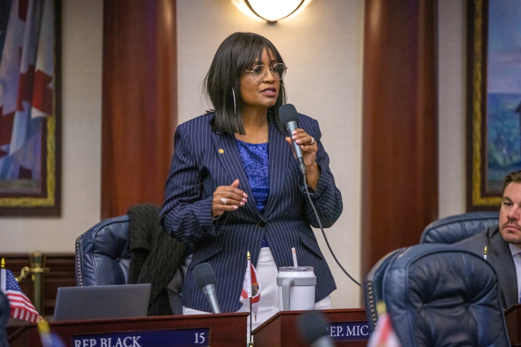 Florida House passes E-Verify measure, but bill looks dead in the Senate