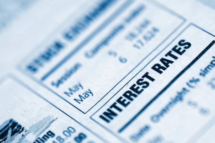 2 FTSE 100 stocks that could soar if interest rates fall