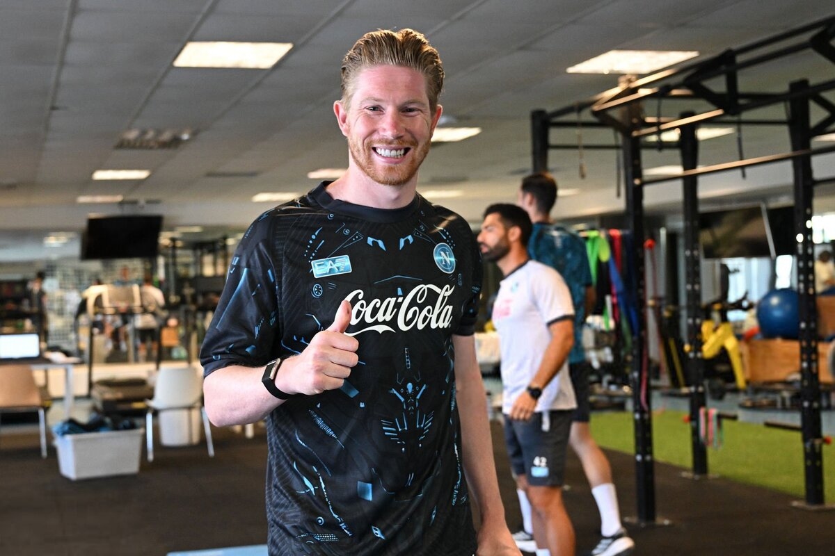 De Bruyne on taking Maradona's retired no.10 shirt at Napoli: ‘I'm my own player'