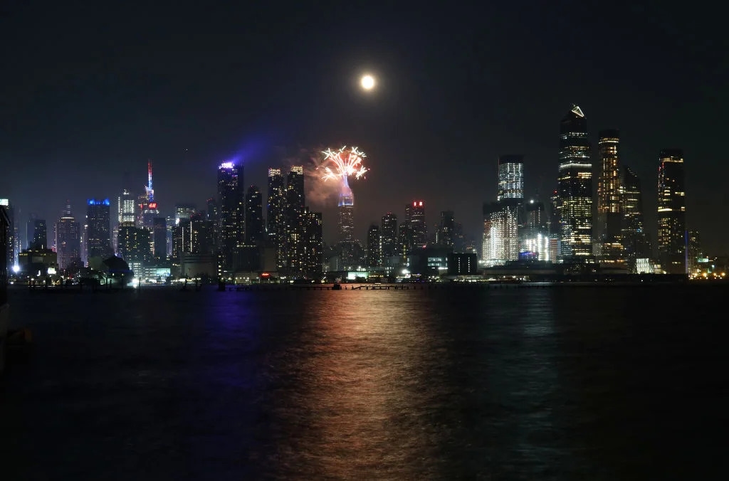 July night sky highlights: Bright Mercury, full Buck Moon and a meteor shower