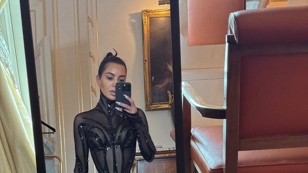 Kim Kardashian Oozes Supervillain Sex Appeal in a transparent Mugler Corset