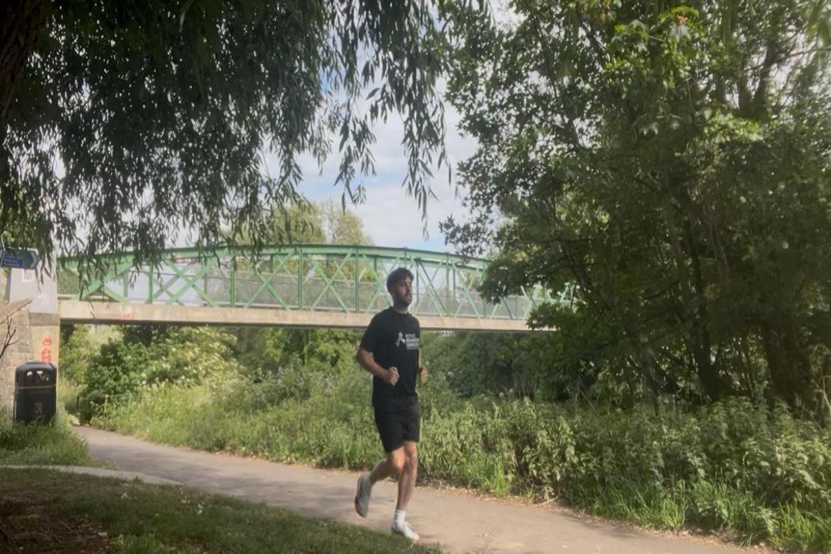 Man kicks off 55-marathon challenge in city