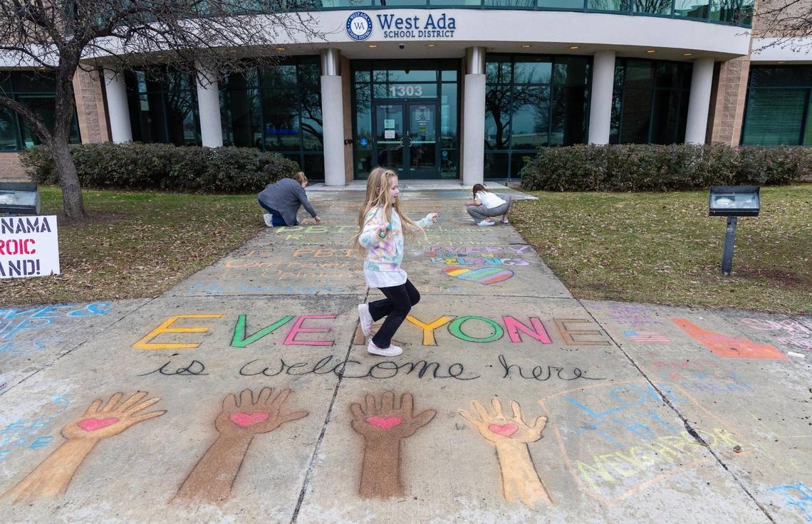 ‘One sign goes down, thousands go up:' Community rallies around West Ada welcome message