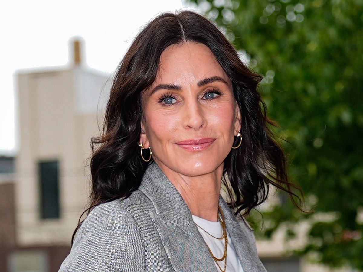 Courteney Cox References Iconic 'Friends' Scene in New Closet Tour Video