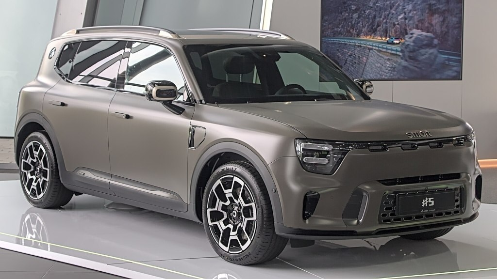 New hybrid EV by China's Geely, Mercedes offers 1,000-mile range with lithium battery