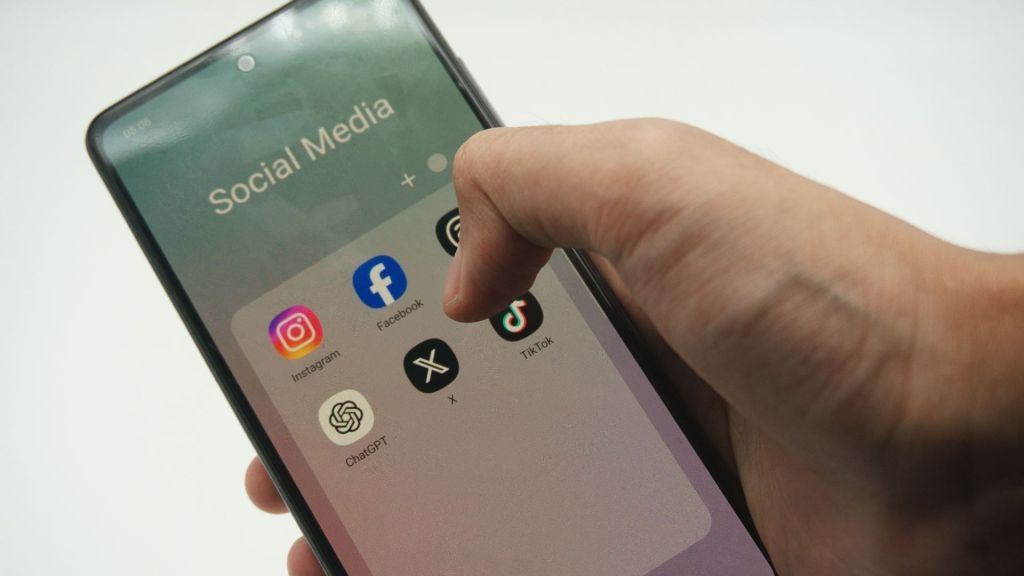 X brings AI into Community Notes to fight misinformation at scale humans can't match
