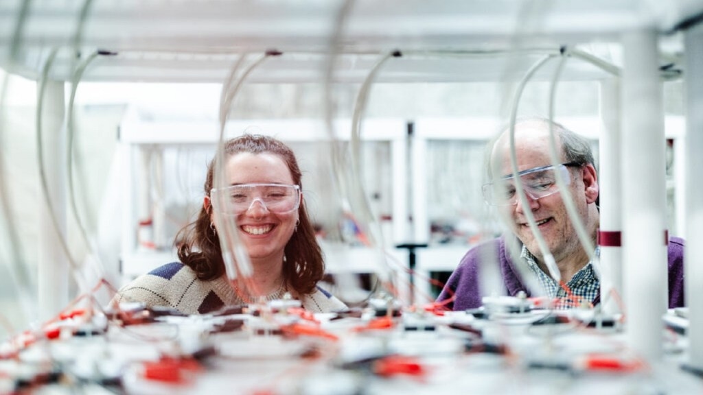 US startup unveils lithium battery that lasts 1,300 cycles, skips China entirely