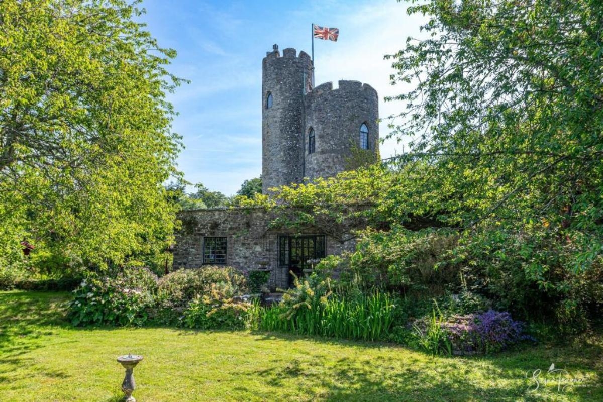£1.5 million East Cowes fort dating back to late 1700s up for sale