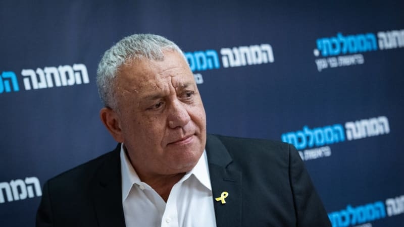 National Unity MK Gadi Eisenkot formally resigns from Knesset