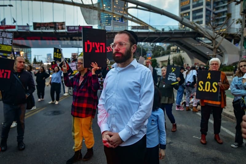 Israel Police investigates left-wing journalist for expressing joy at death of five IDF soldiers