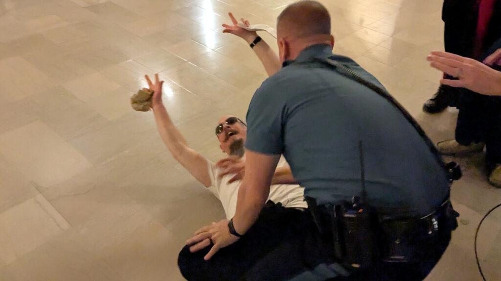 Kansas satanists plan new protest, won't face charges in Catholic clash at Statehouse