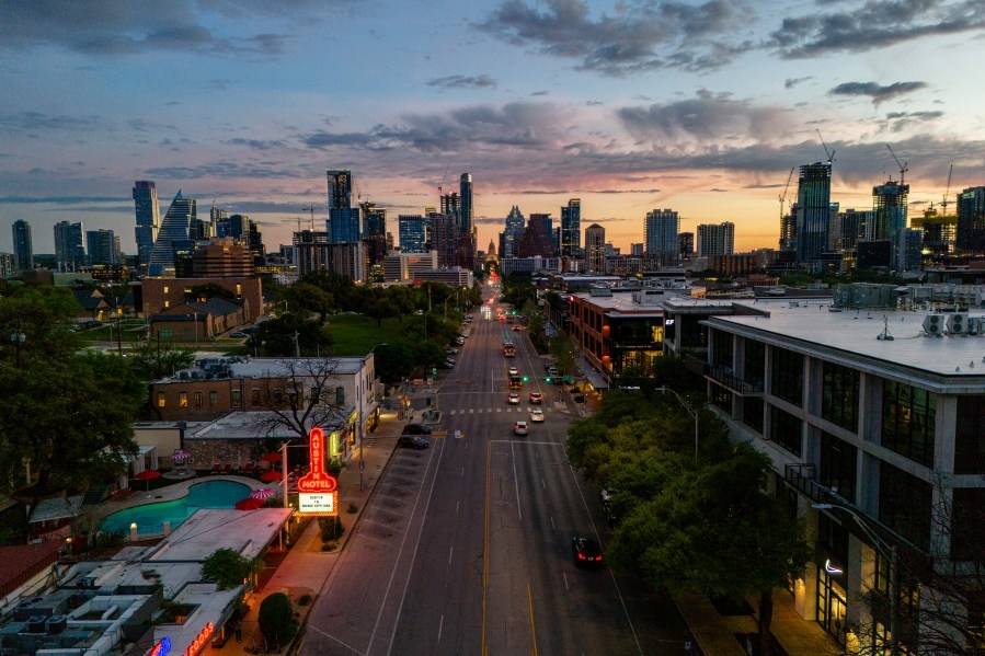 Texas outpaces job growth nationwide, Gov. Abbott commends economy