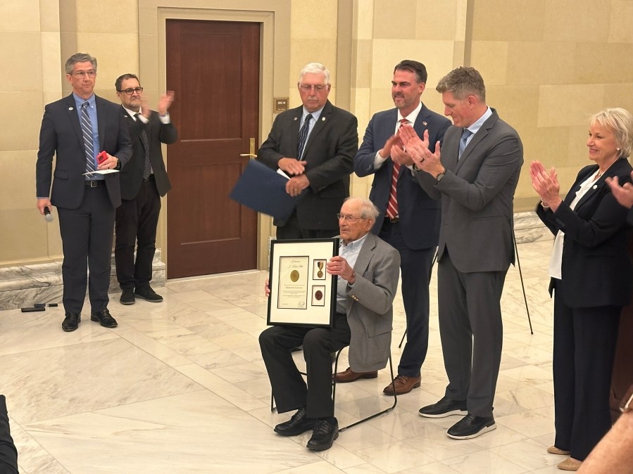 102-year-old WWII vet honored at Oklahoma State Capitol