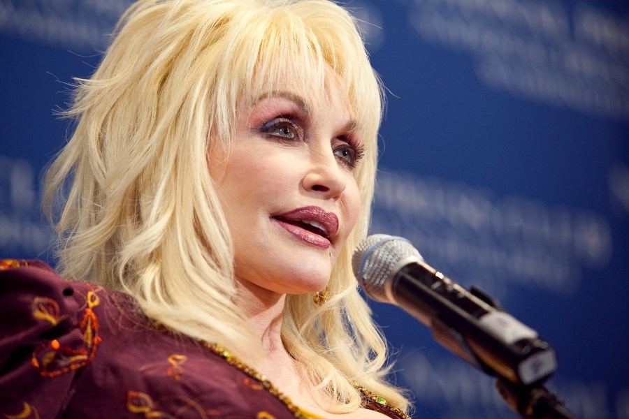 It's your chance to have dessert with Dolly Parton