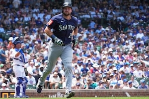 Raleigh slams another homer in last game of the series against the Cubs