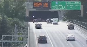 Bellevue police chase robbery suspect into Seattle on I-90