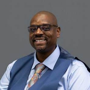 Bremerton mayoral candidate sees his city's needs from the ground up