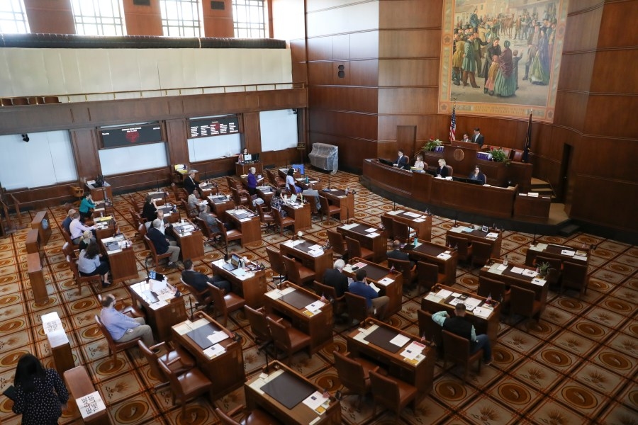 Slimmed-down Oregon transportation bill dies on House floor. Here's what to know