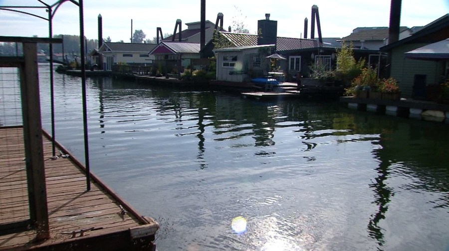 Dead man found on Hayden Island, Portland police investigating