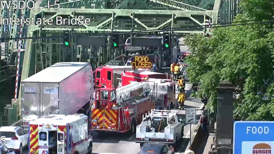 Interstate Bridge crash briefly blocks southbound traffic Friday morning