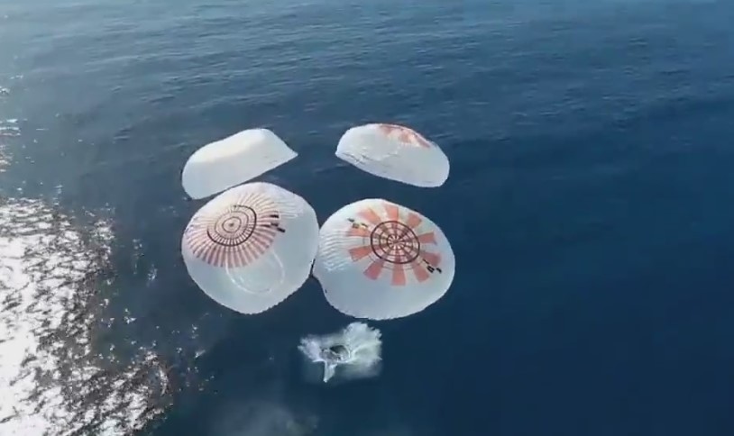 SpaceX's ‘Dragon' spacecraft splashes down off the Oceanside coast
