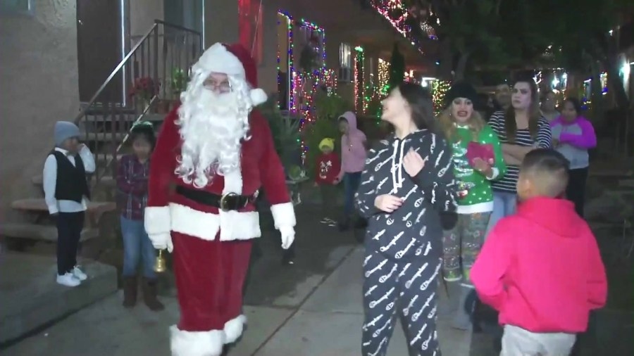 Southern California Santa volunteer loses home in Palisades Fire