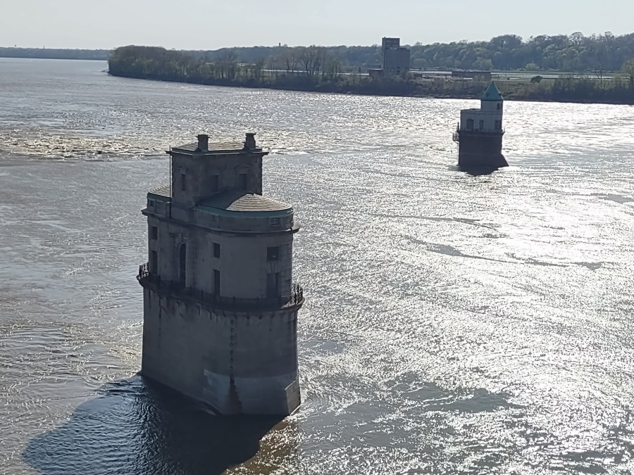 What are those two castle-like towers near the Chain of Rocks Bridge?