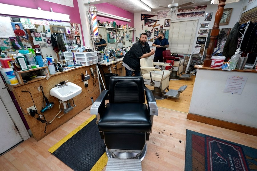 Proposed bill would trim training hours for barbers and cosmetologists