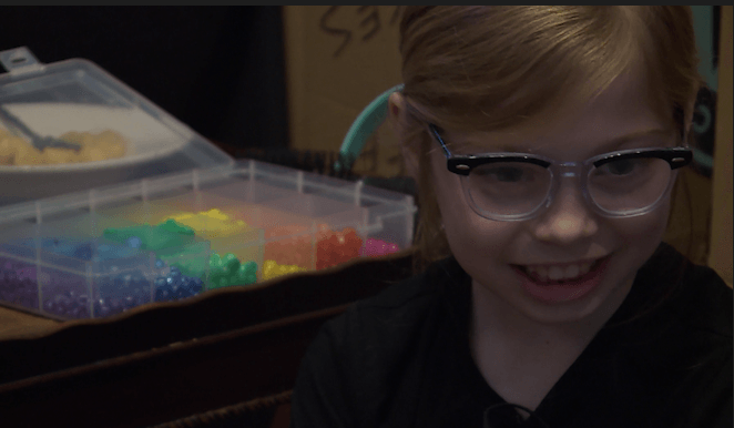 Texas Floods: 9-year-old makes bracelets for first responders, volunteers
