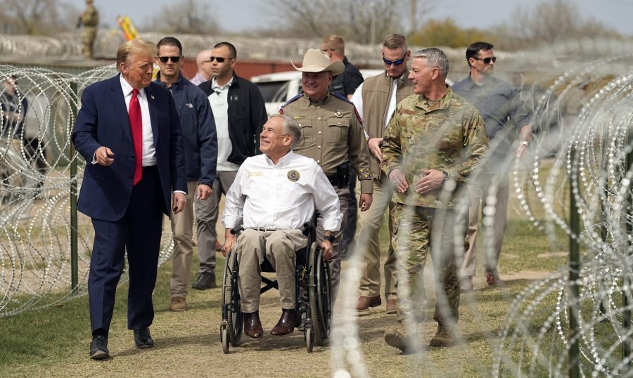 Texans' approval of Trump, Abbott sours: Poll