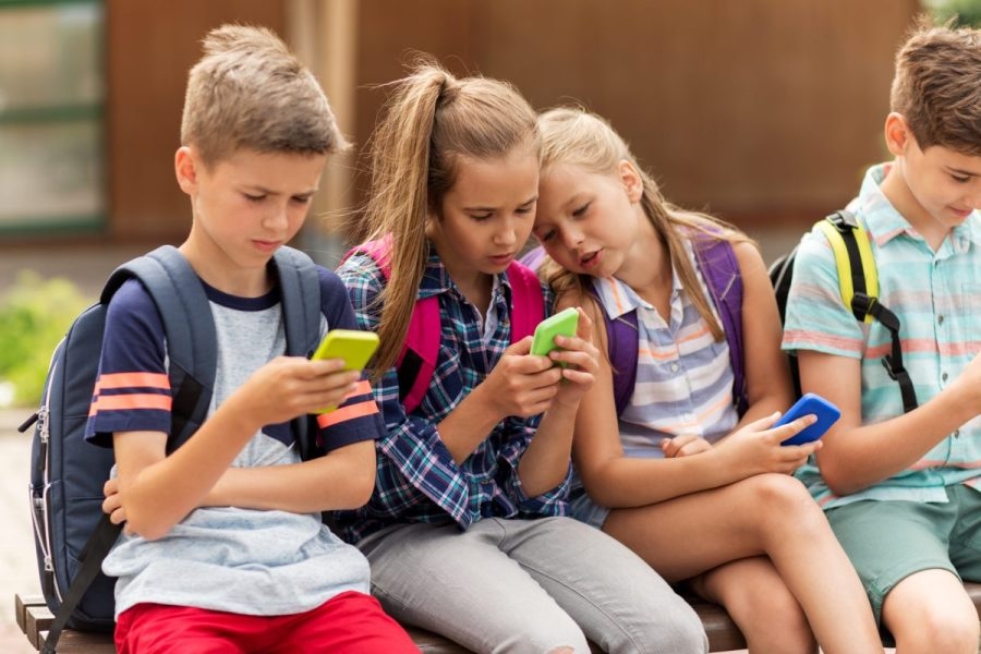 Lawmakers looking to ban cellphones in Texas classrooms