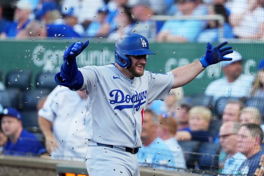 More than the glasses: How a lightbulb moment made Dodgers' Max Muncy a 'complete hitter' again