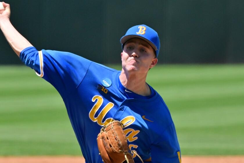 UCLA baseball surges to beat Texas San Antonio in Game 1 of Super Regional