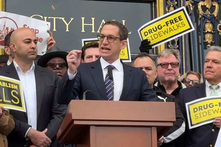 San Francisco ties clean needle distribution for drug users to treatment, counseling