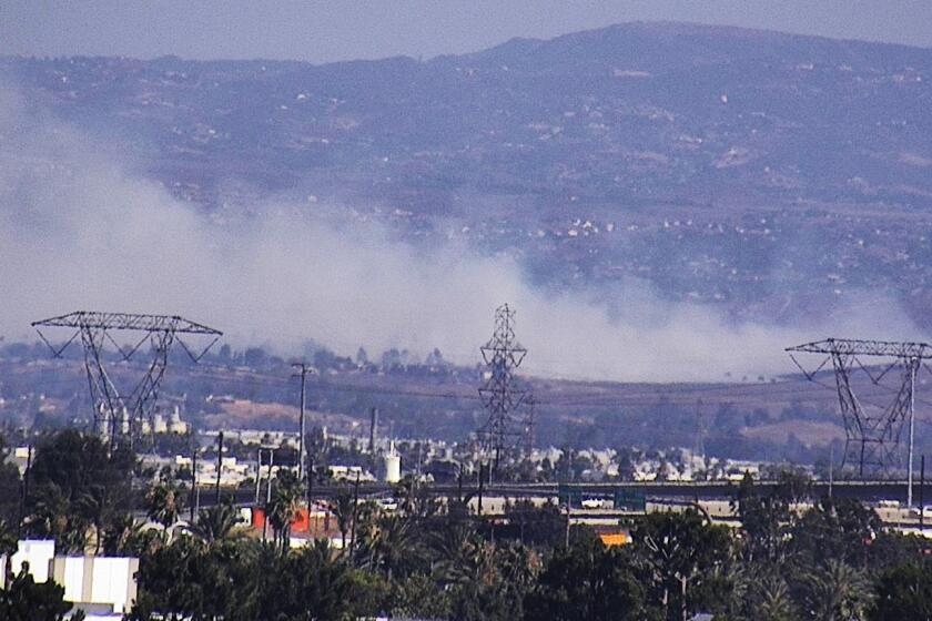 Riverside firefighters battle growing Mandalay fire; residents ordered to flee