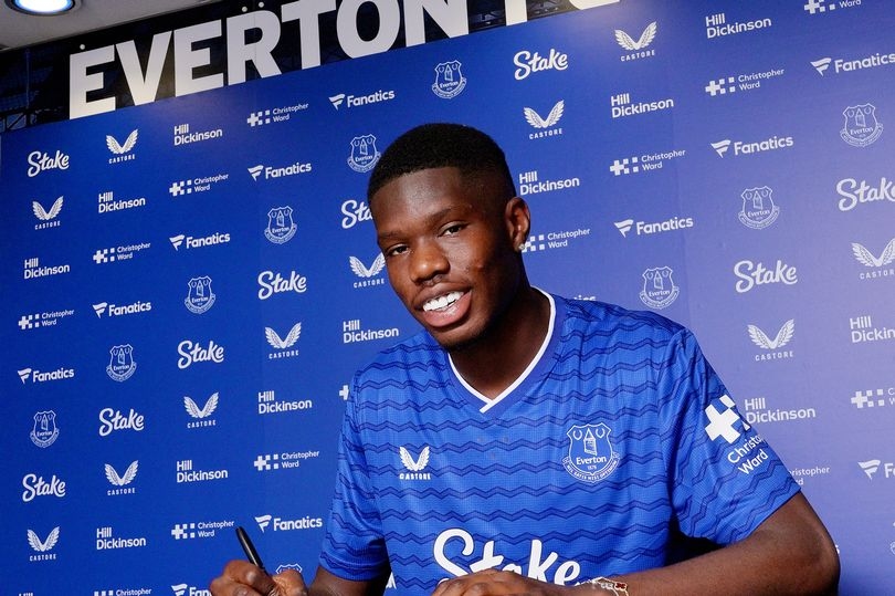 Everton confirm Thierno Barry as David Moyes expects more new transfers