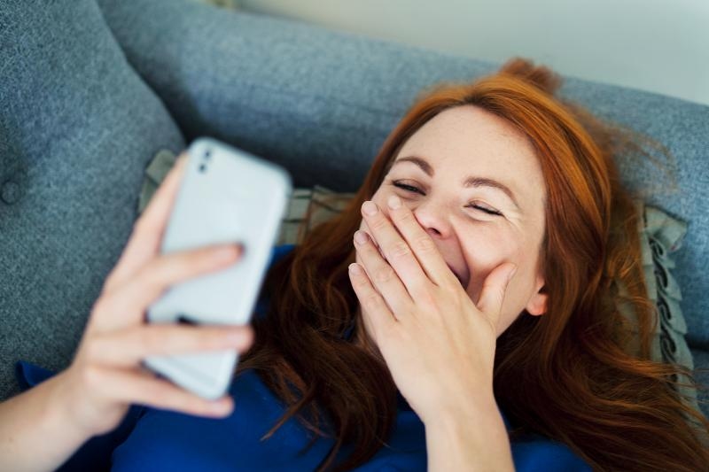 10 Fun & Meaningful Text Messages to Send Your Best Friend