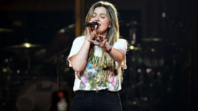 Kelly Clarkson Debuts New Bob Haircut on Instagram Video