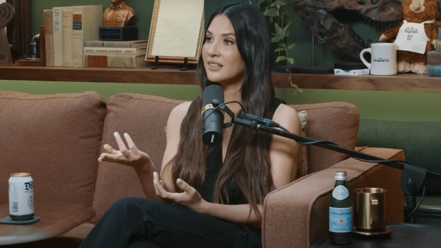 Olivia Munn Reveals Tabloid Photo With Ex-Boyfriend Resulted in Trichotillomania