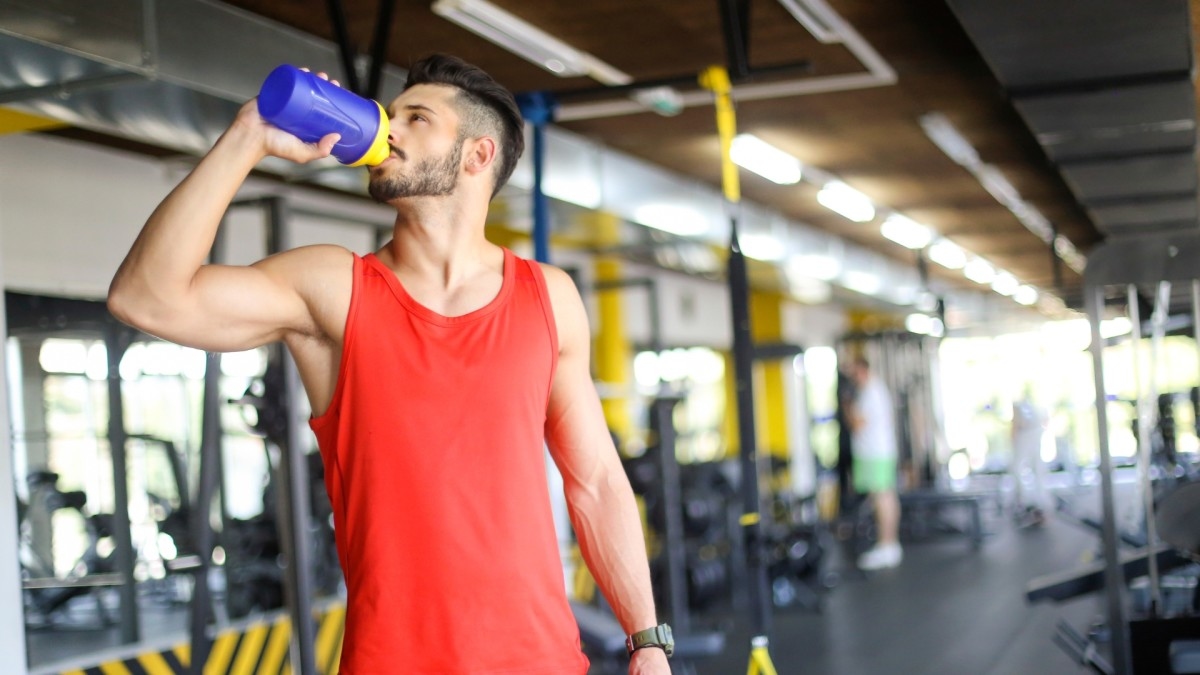 How to Build Muscle and Lose Fat at the Same Time, According to a Fitness Researcher