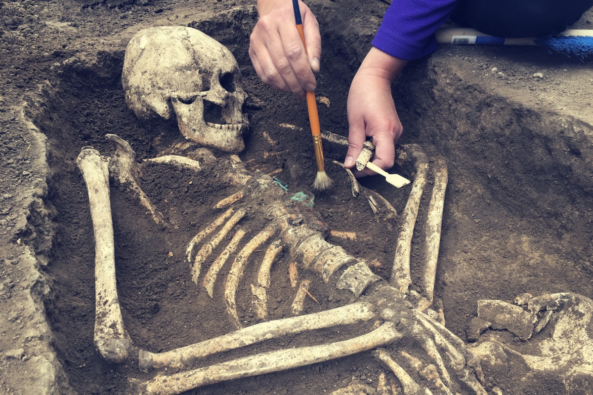 Archaeologists Find Remains of Six-Fingered Shaman in Ancient Grave