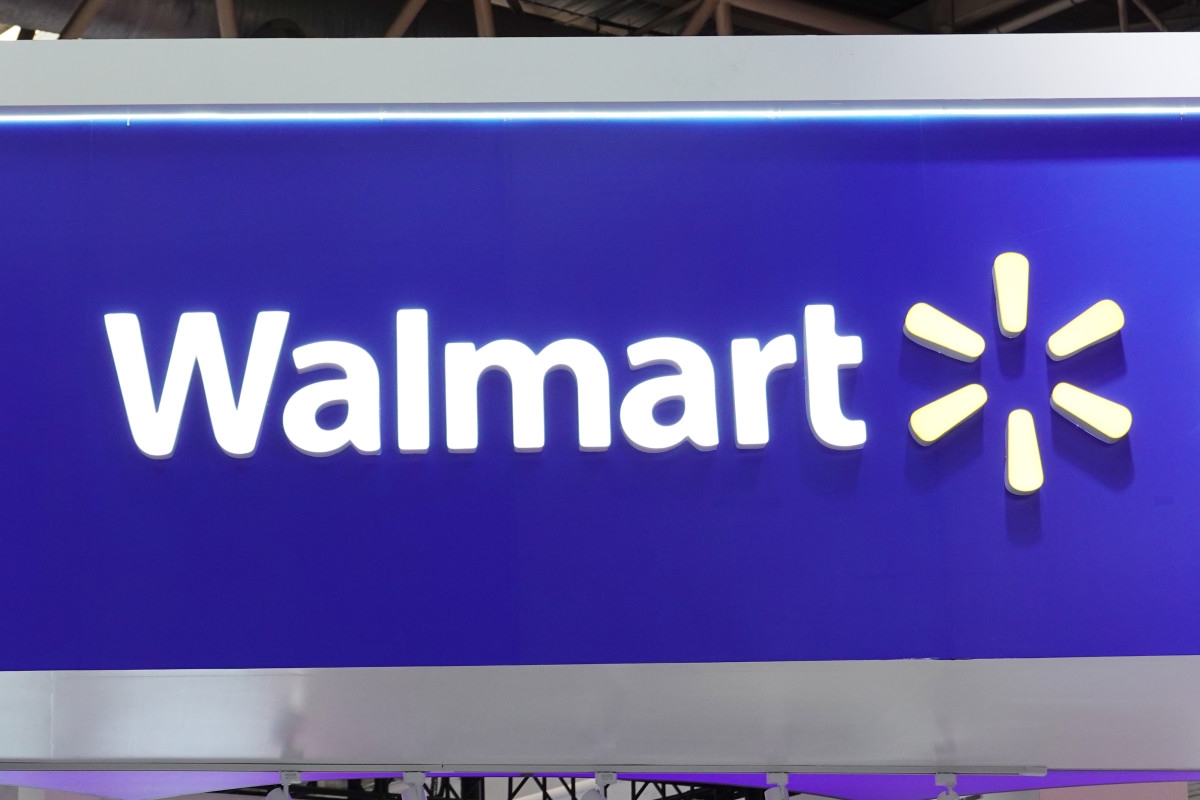 Viral Walmart Video Shows Gun-Wielding Bystander Stopping Stabbing Suspect