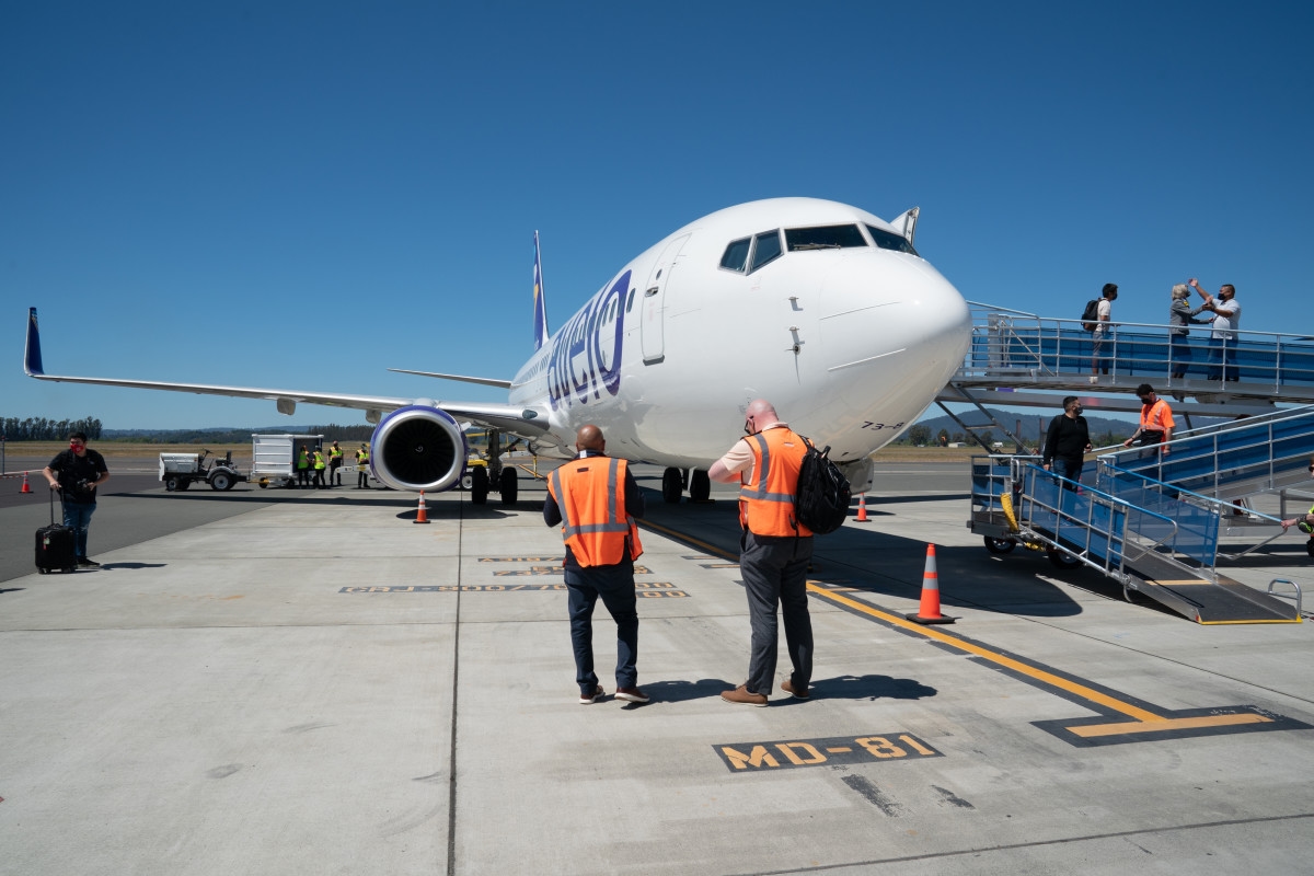 U.S. Airline Shutting Down West Coast Operations