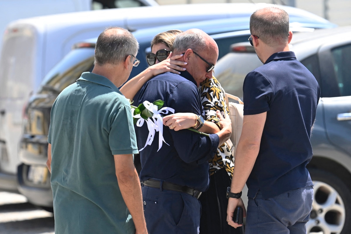 Photos Show Diogo Jota's Grief-Stricken Parents, Family Arriving at Wake