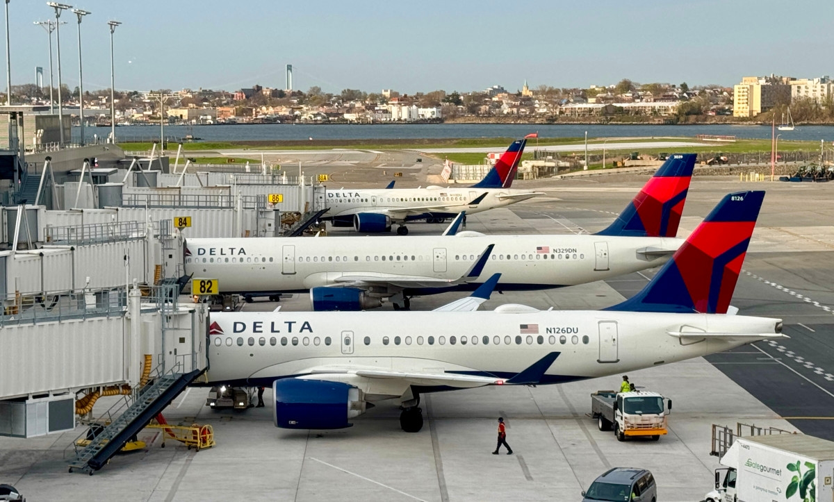 Delta Airlines Cancels Almost 1,000 Flights