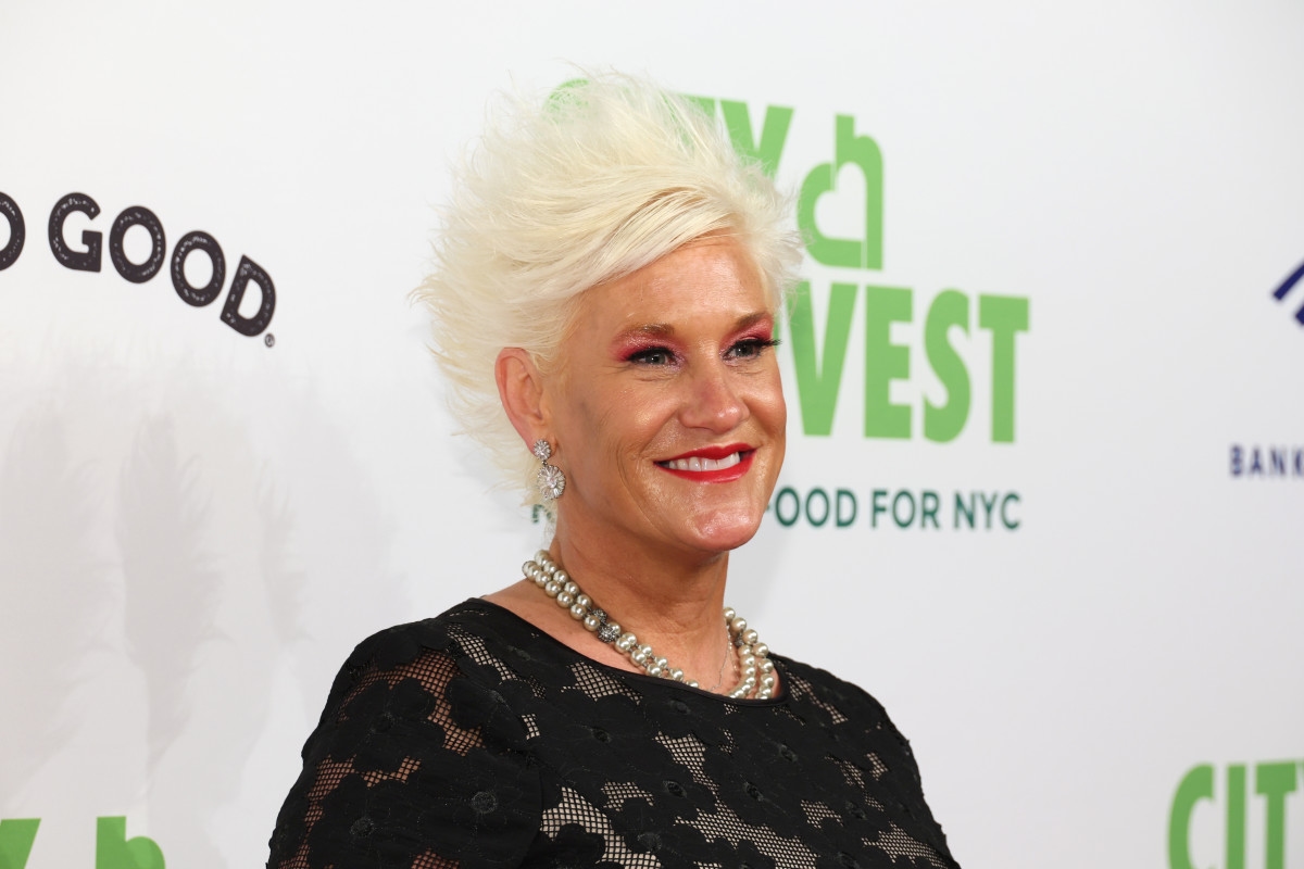 Robert Irvine's Heartbreaking Message After Anne Burrell's Death